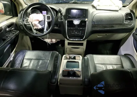 2015 Chrysler Town & Country Touring z USA, uszkodzony, nr VIN 2C4RC1BG9FR695351